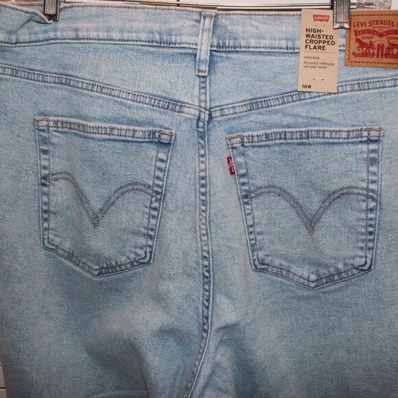 Levi’s High Waisted Crop Flare Jean - Picture 8 of 8